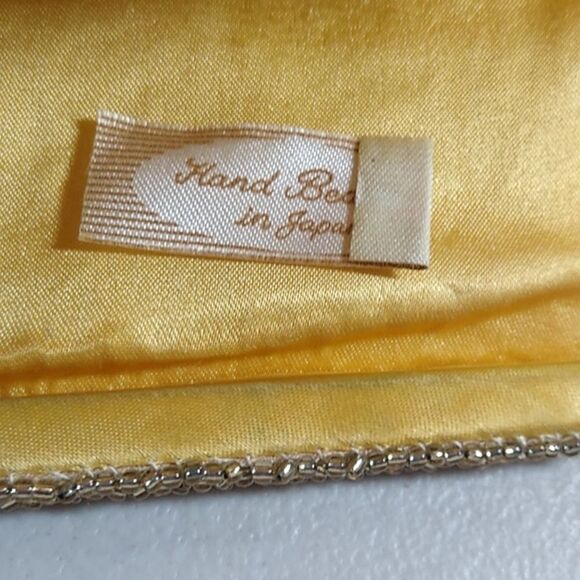 Hand Beaded in Japan Gold Tone Metal Kiss Clasp Yellow interior Cottagecore - Picture 4 of 10